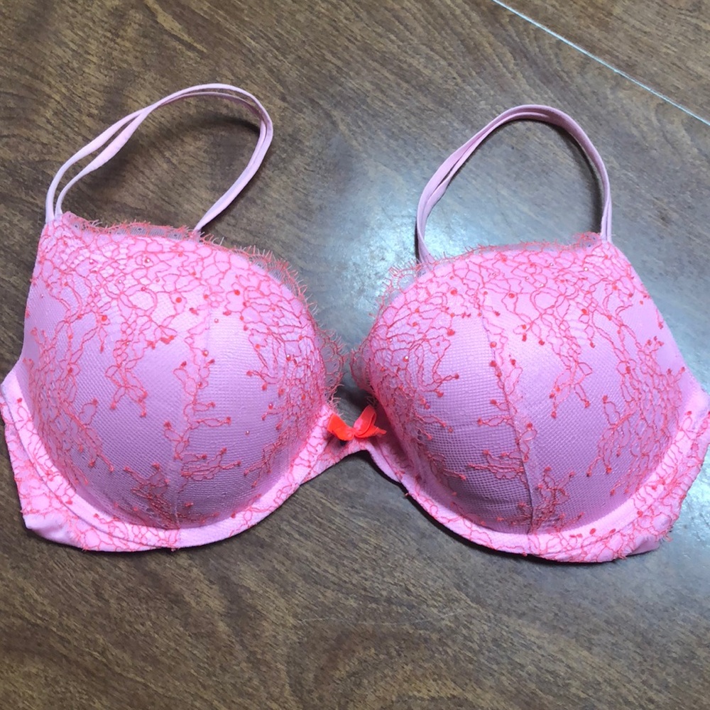 Victoria’s Secret very sexy push up 32DD